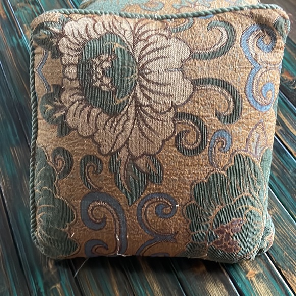 Throw pillows set of 4